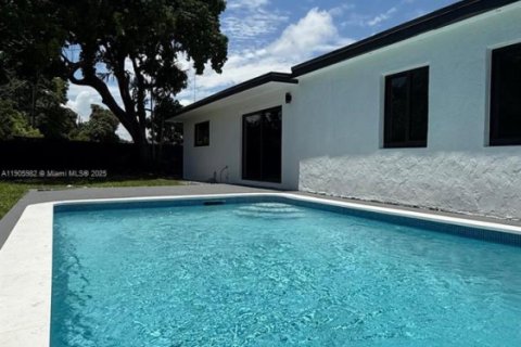 Купить виллу или дом в Майами-Гарденс, Флорида 4 спальни, 186.45м2, № 1957235 - фото 11