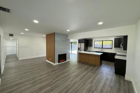 Купить виллу или дом в Майами-Гарденс, Флорида 4 спальни, 186.45м2, № 1957235 - фото 14