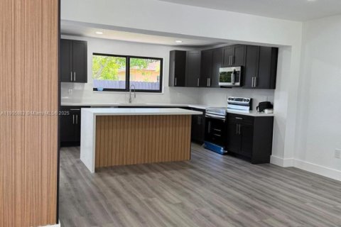 Купить виллу или дом в Майами-Гарденс, Флорида 4 спальни, 186.45м2, № 1957235 - фото 16