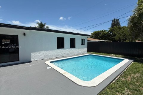 Купить виллу или дом в Майами-Гарденс, Флорида 4 спальни, 186.45м2, № 1957235 - фото 12