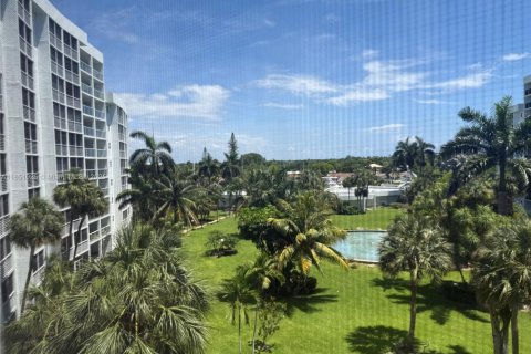 Copropriété à vendre à Pompano Beach, Floride: 2 chambres, 91.04 m2 № 1961877 - photo 18