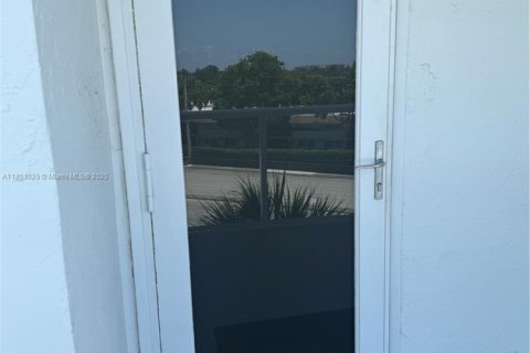 Copropriété à vendre à Pompano Beach, Floride: 2 chambres, 91.04 m2 № 1961877 - photo 5