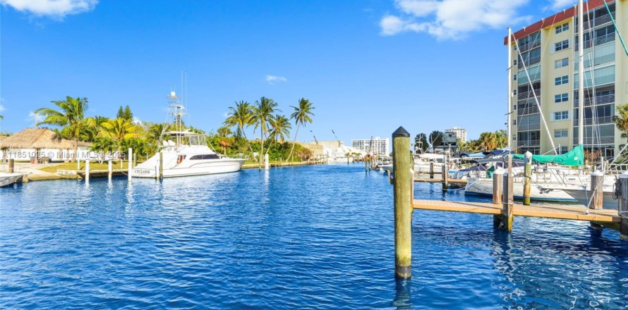 Condo à Pompano Beach, Floride, 2 chambres № 1961877