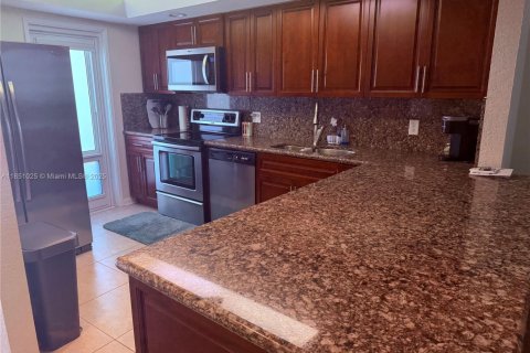 Copropriété à vendre à Pompano Beach, Floride: 2 chambres, 91.04 m2 № 1961877 - photo 11