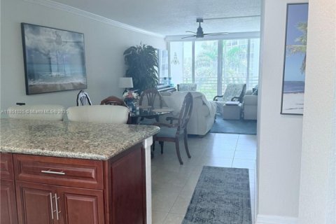 Copropriété à vendre à Pompano Beach, Floride: 2 chambres, 91.04 m2 № 1961877 - photo 13