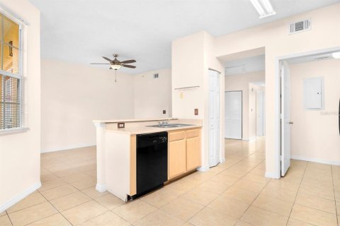 Condo in Orlando, Florida, 2 bedrooms  № 2144695 - photo 12