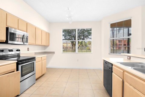 Condo in Orlando, Florida, 2 bedrooms  № 2144695 - photo 11