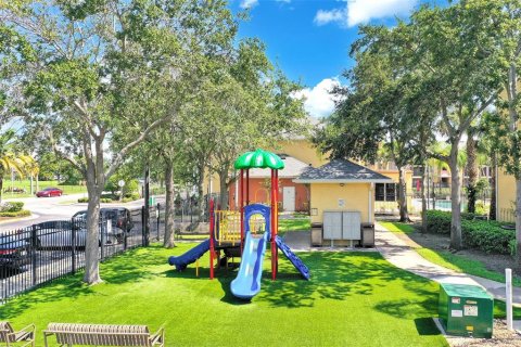 Condo in Orlando, Florida, 2 bedrooms  № 2144695 - photo 24