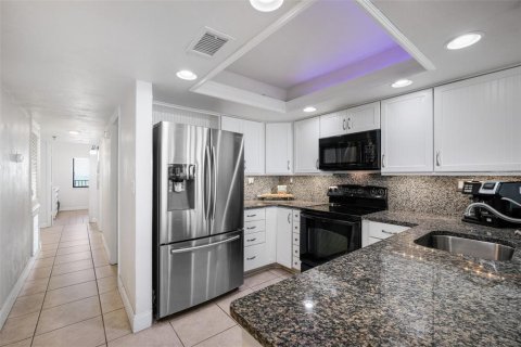 Condo in New Smyrna Beach, Florida, 2 bedrooms  № 1782463 - photo 8