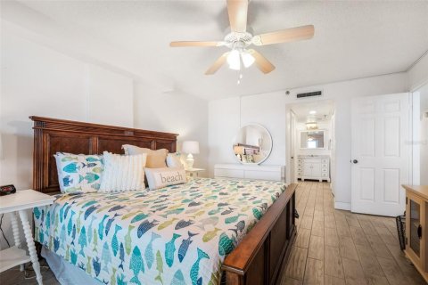 Condo in New Smyrna Beach, Florida, 2 bedrooms  № 1782463 - photo 12