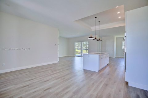 House in Sebring, Florida 3 bedrooms, 206.34 sq.m. № 1701316 - photo 6