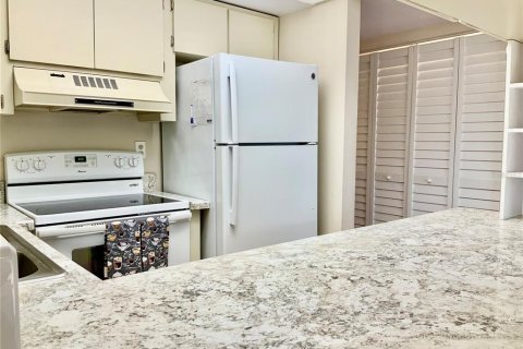 Condo in Sarasota, Florida, 2 bedrooms  № 1853395 - photo 11
