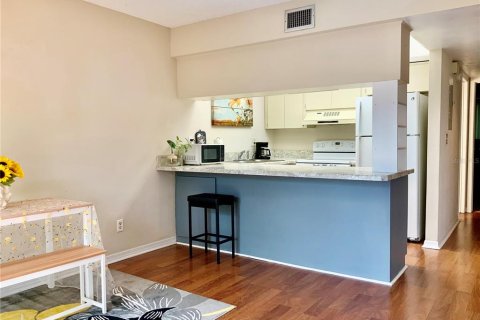 Condo in Sarasota, Florida, 2 bedrooms  № 1853395 - photo 6