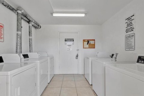 Condo in Sarasota, Florida, 2 bedrooms  № 1853395 - photo 28