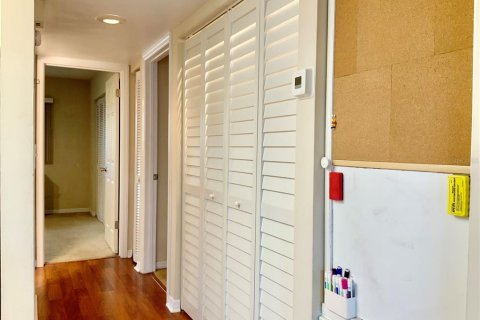Condo in Sarasota, Florida, 2 bedrooms  № 1853395 - photo 13