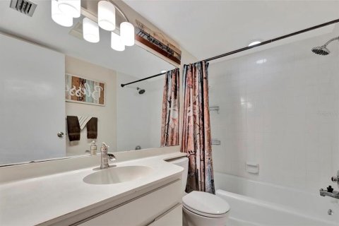 Condo in Sarasota, Florida, 2 bedrooms  № 1853395 - photo 16