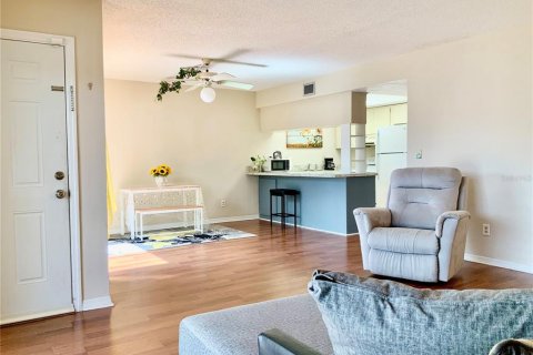 Condo in Sarasota, Florida, 2 bedrooms  № 1853395 - photo 1