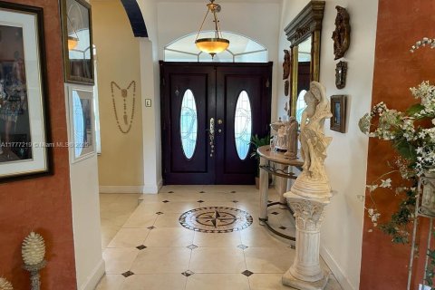 House in Miami, Florida 4 bedrooms, 246.84 sq.m. № 1696656 - photo 6