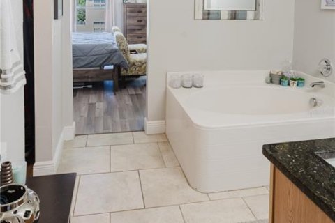 Casa en venta en Kissimmee, Florida, 5 dormitorios, 264.4 m2 № 1857861 - foto 22