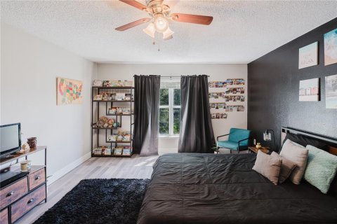 Casa en venta en Kissimmee, Florida, 5 dormitorios, 264.4 m2 № 1857861 - foto 25