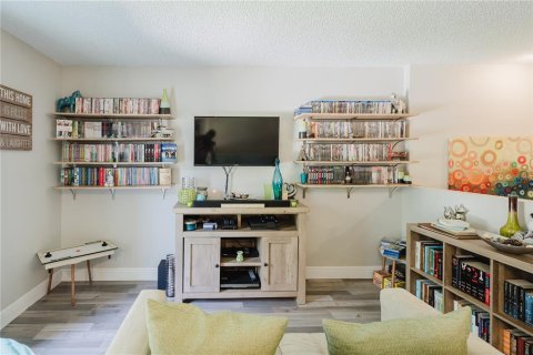 Casa en venta en Kissimmee, Florida, 5 dormitorios, 264.4 m2 № 1857861 - foto 16