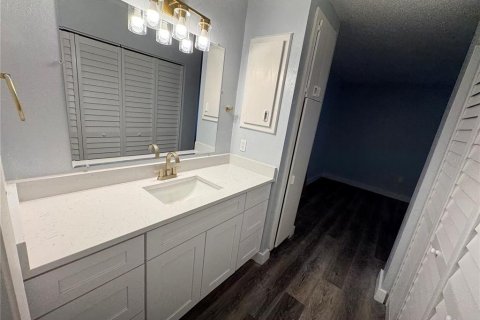 Condo in Orlando, Florida, 2 bedrooms  № 2195335 - photo 22
