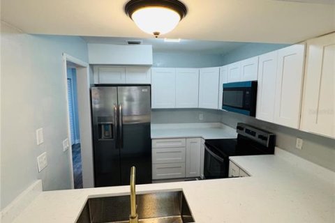 Condo in Orlando, Florida, 2 bedrooms  № 2195335 - photo 10