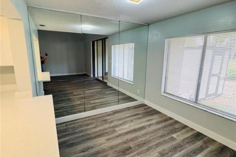 Condo in Orlando, Florida, 2 bedrooms  № 2195335 - photo 11