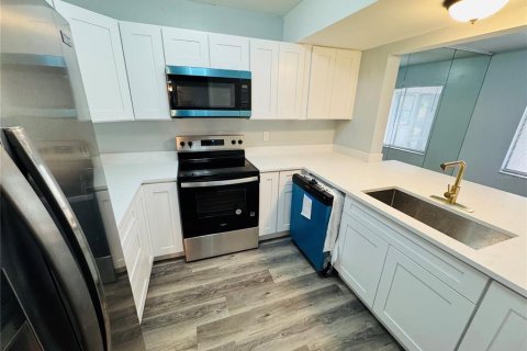 Condo in Orlando, Florida, 2 bedrooms  № 2195335 - photo 8