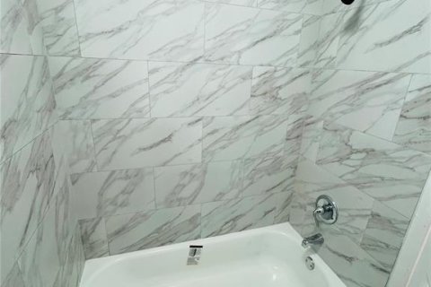 Condo in Orlando, Florida, 2 bedrooms  № 2195335 - photo 21
