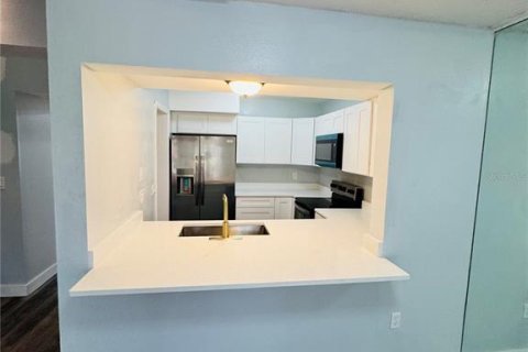 Condo in Orlando, Florida, 2 bedrooms  № 2195335 - photo 9