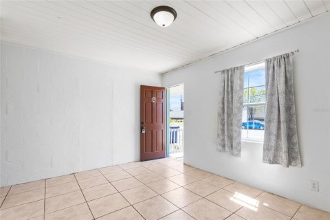 Commercial property in Tampa, Florida 16 bedrooms, 479.38 sq.m. № 1616897 - photo 6