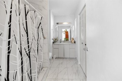 Casa en venta en Miami, Florida, 3 dormitorios, 138.24 m2 № 2011891 - foto 14