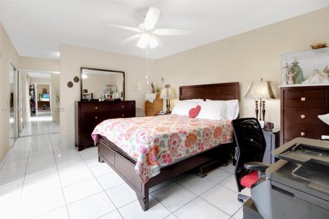 Casa en venta en Miami, Florida, 3 dormitorios, 138.24 m2 № 2011891 - foto 13