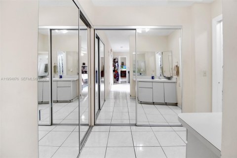 Casa en venta en Miami, Florida, 3 dormitorios, 138.24 m2 № 2011891 - foto 16