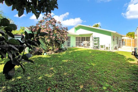 Casa en venta en Miami, Florida, 3 dormitorios, 138.24 m2 № 2011891 - foto 5