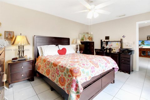 Casa en venta en Miami, Florida, 3 dormitorios, 138.24 m2 № 2011891 - foto 12