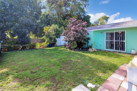 Casa en venta en Miami, Florida, 3 dormitorios, 138.24 m2 № 2011891 - foto 4