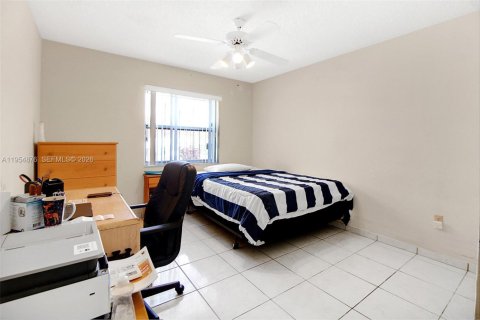 Casa en venta en Miami, Florida, 3 dormitorios, 138.24 m2 № 2011891 - foto 15
