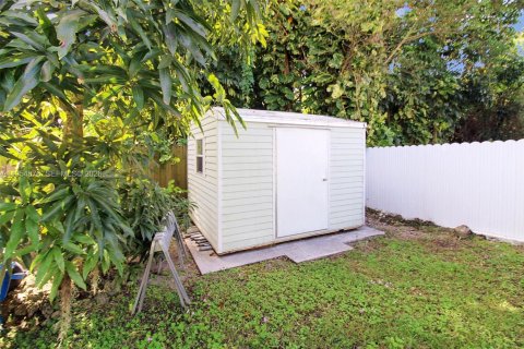 Casa en venta en Miami, Florida, 3 dormitorios, 138.24 m2 № 2011891 - foto 19