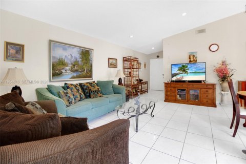 Casa en venta en Miami, Florida, 3 dormitorios, 138.24 m2 № 2011891 - foto 8