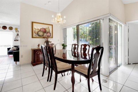 Casa en venta en Miami, Florida, 3 dormitorios, 138.24 m2 № 2011891 - foto 10