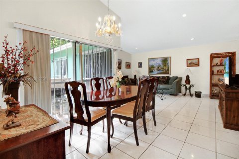 Casa en venta en Miami, Florida, 3 dormitorios, 138.24 m2 № 2011891 - foto 9