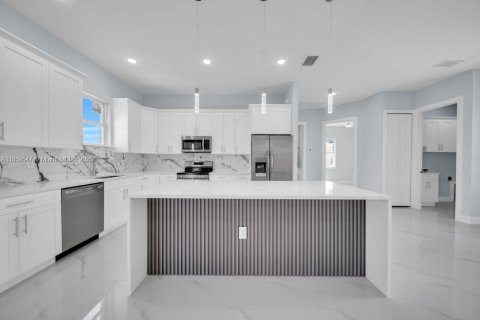 House in Lehigh Acres, Florida 3 bedrooms № 1886532 - photo 27