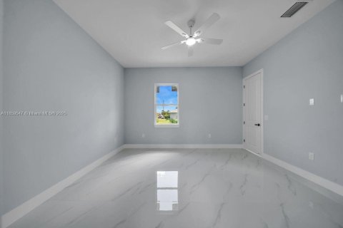 House in Lehigh Acres, Florida 3 bedrooms № 1886532 - photo 18