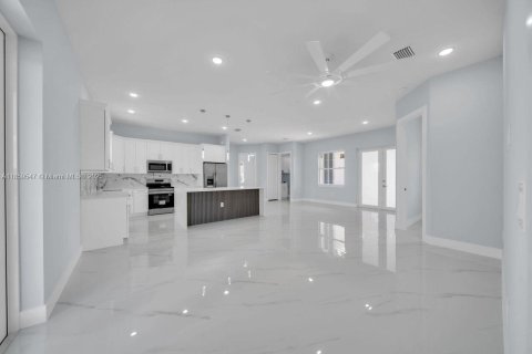 House in Lehigh Acres, Florida 3 bedrooms № 1886532 - photo 19