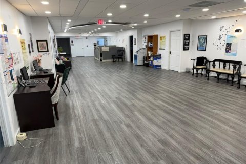 Купить коммерческую недвижимость в Майами, Флорида № 2031436 - фото 3