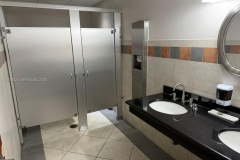 Купить коммерческую недвижимость в Майами, Флорида № 2031436 - фото 5