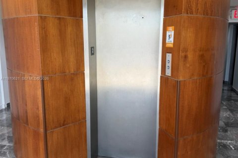 Купить коммерческую недвижимость в Майами, Флорида № 2031436 - фото 2