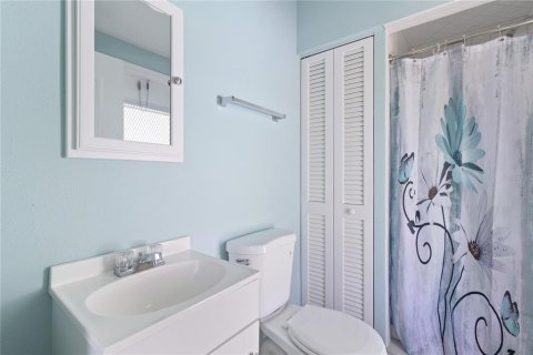 House in Port Charlotte, Florida 4 bedrooms, 121.33 sq.m. № 2217003 - photo 21